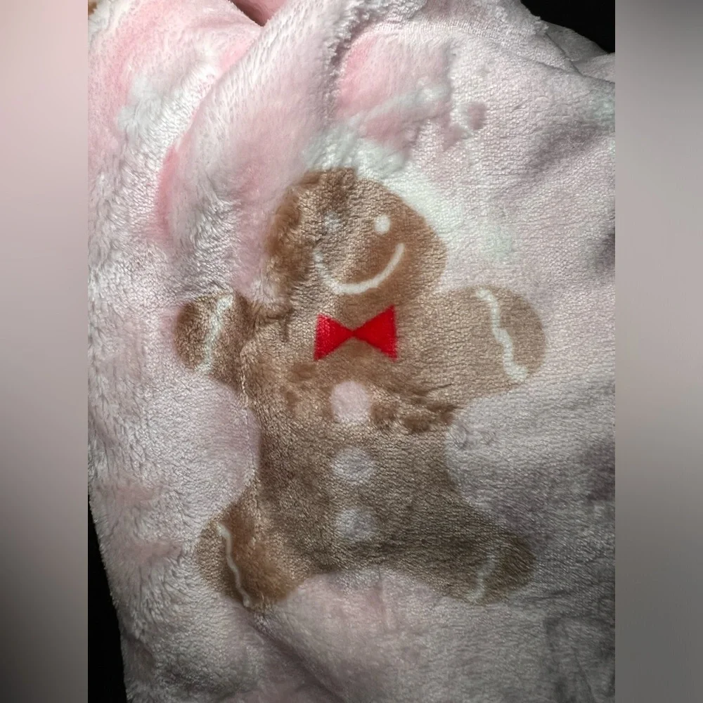 Envogue “Oh Snap Gingerbread” Plush Throw Blanket – Pink – 60x70